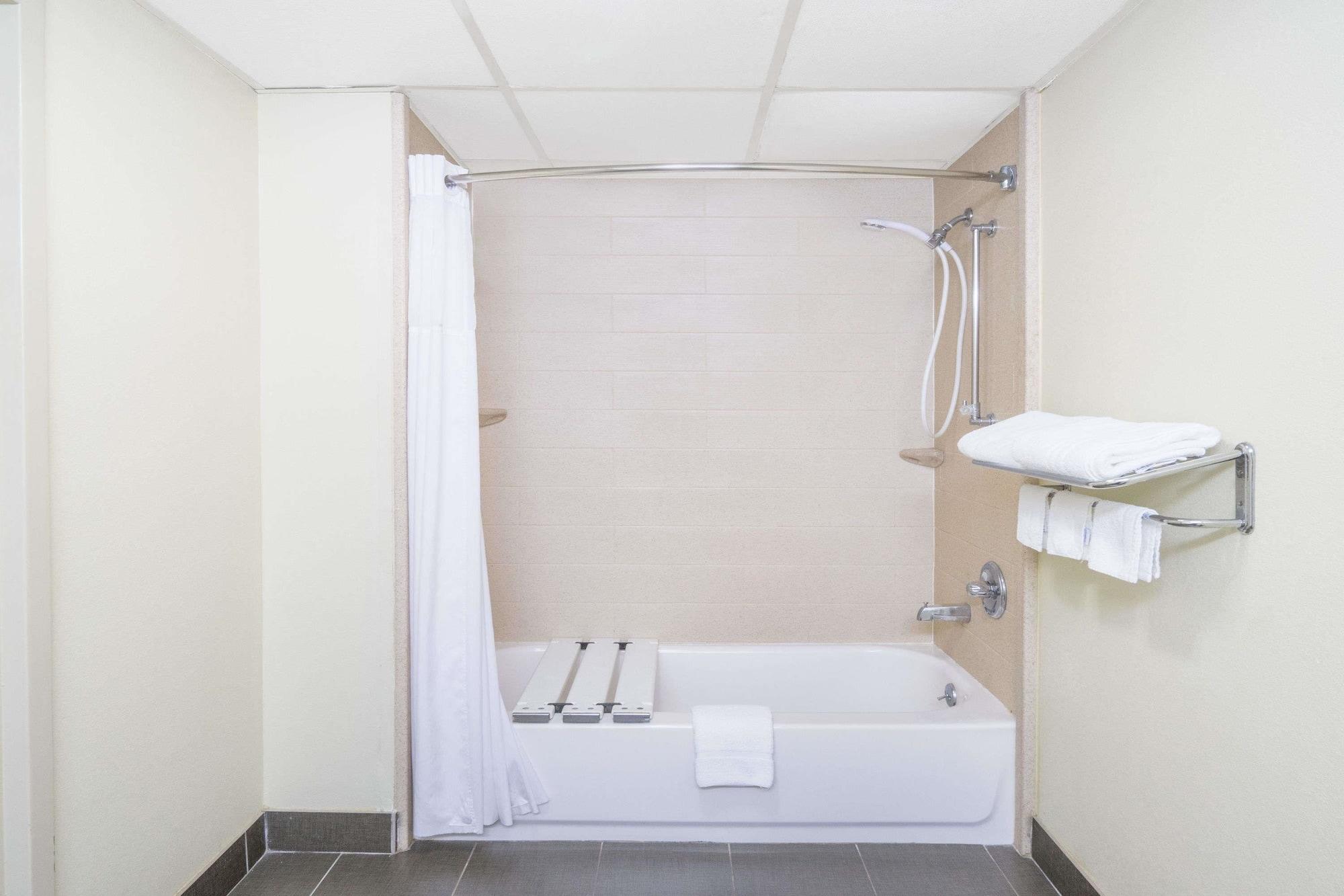 Days Inn By Wyndham Oak Grove/Ft. Campbell Exterior photo