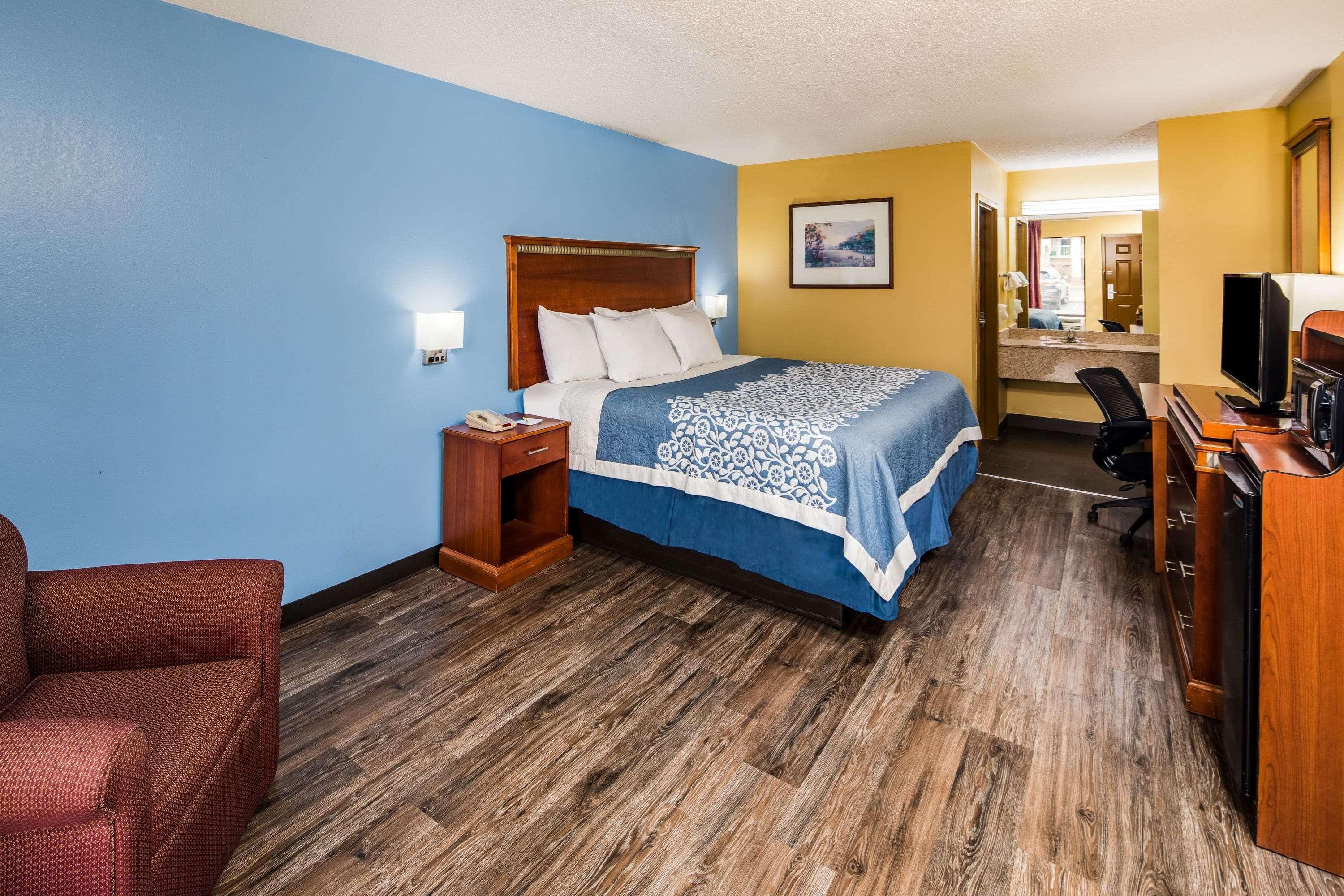 Days Inn By Wyndham Oak Grove/Ft. Campbell Exterior photo