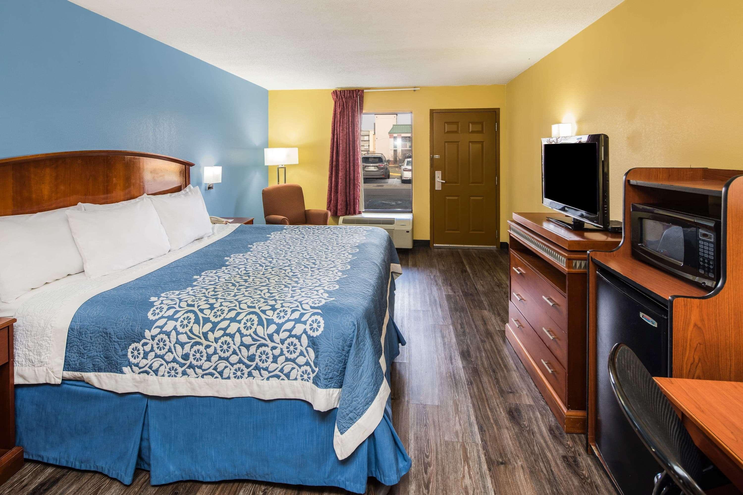 Days Inn By Wyndham Oak Grove/Ft. Campbell Exterior photo