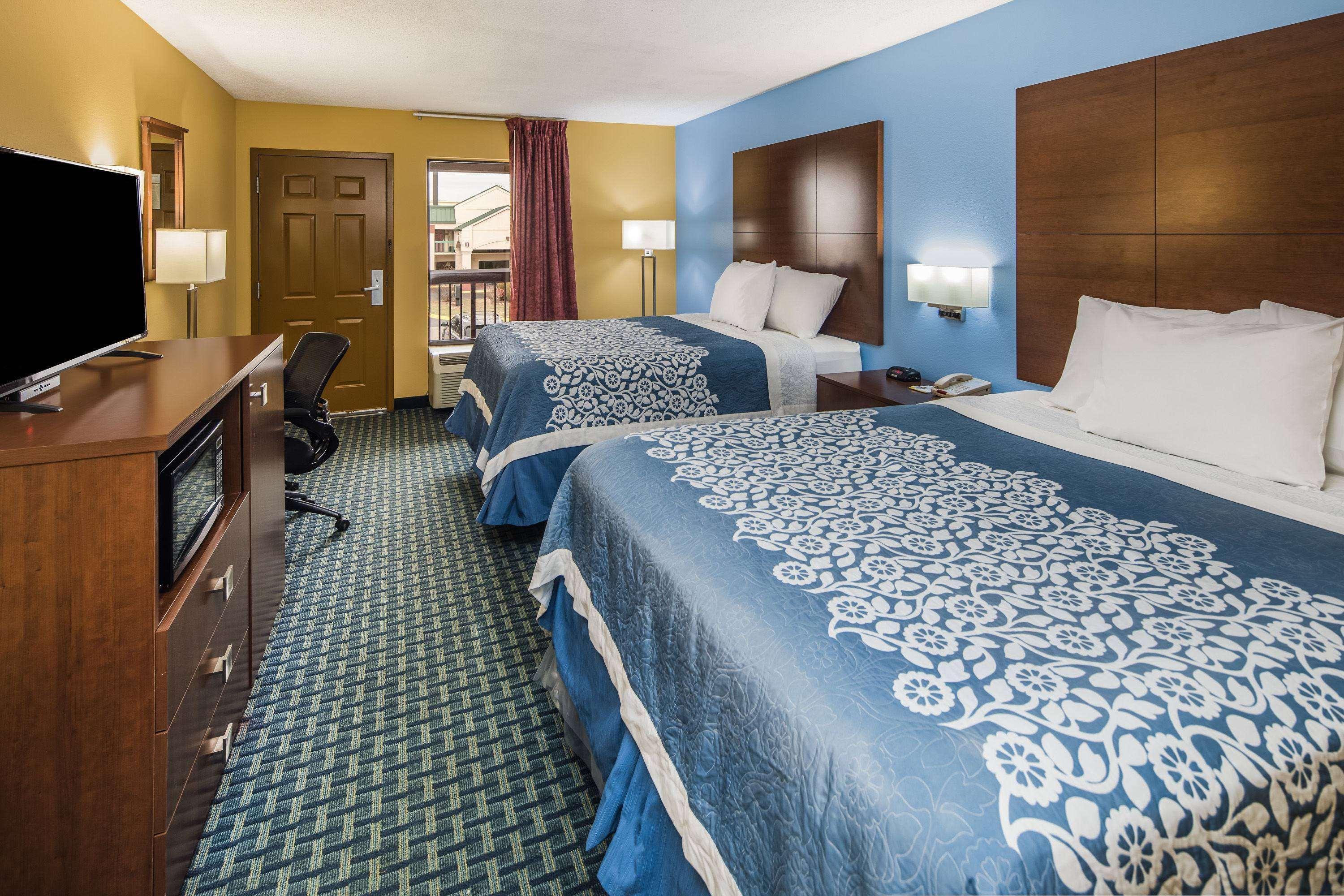 Days Inn By Wyndham Oak Grove/Ft. Campbell Exterior photo