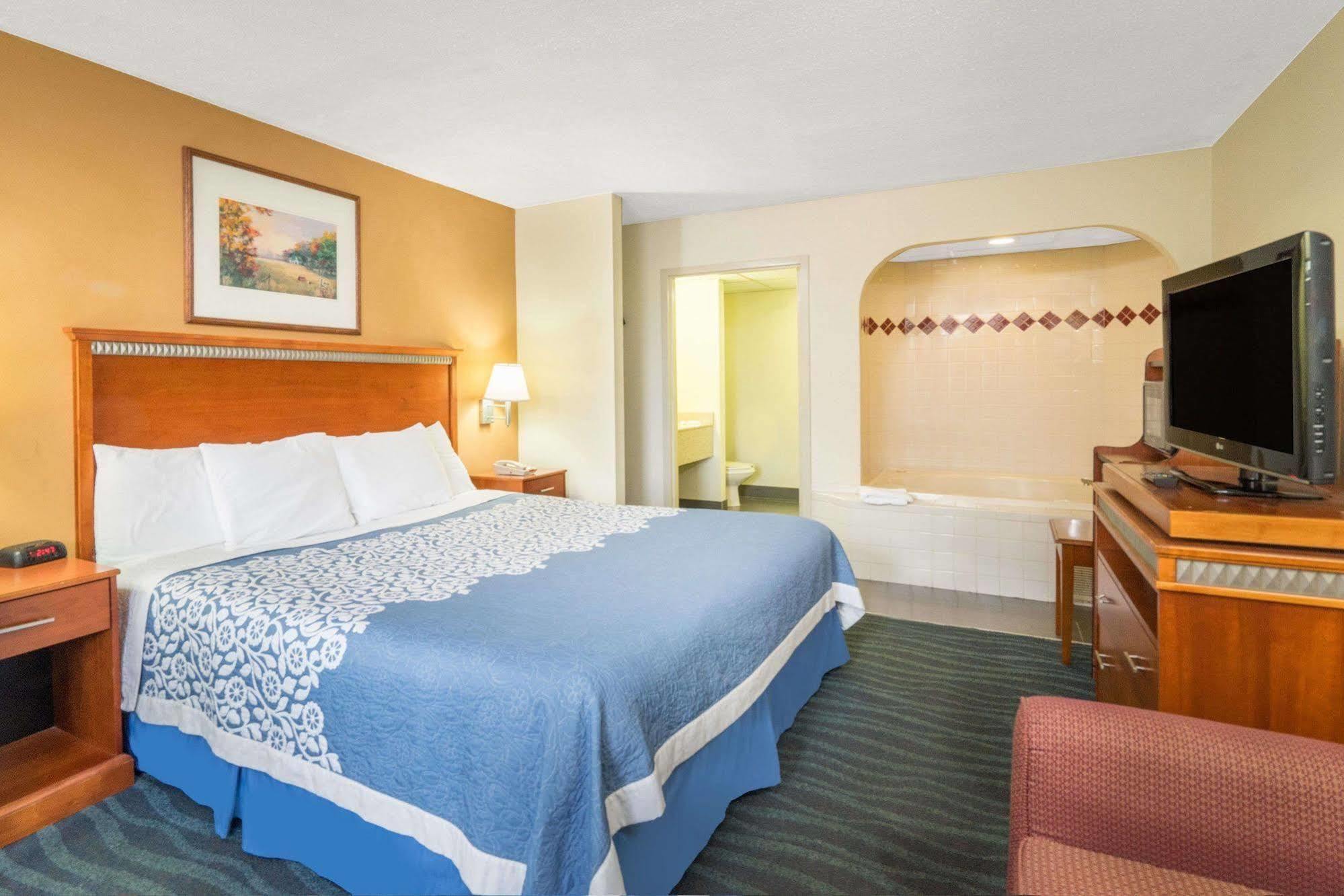 Days Inn By Wyndham Oak Grove/Ft. Campbell Exterior photo