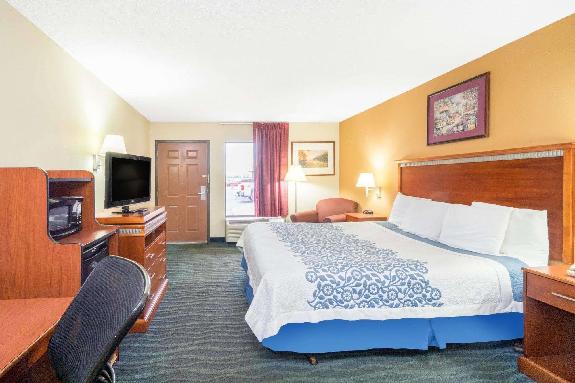 Days Inn By Wyndham Oak Grove/Ft. Campbell Exterior photo