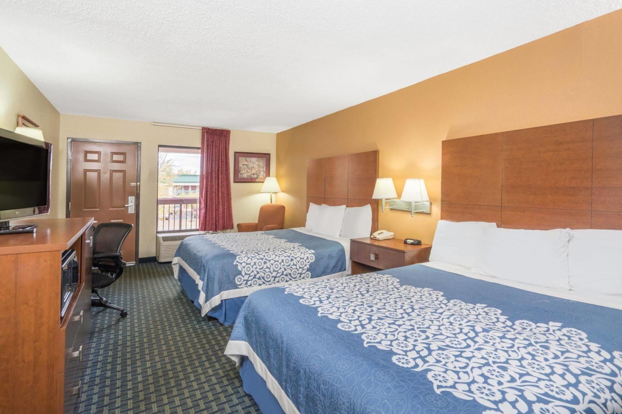 Days Inn By Wyndham Oak Grove/Ft. Campbell Exterior photo