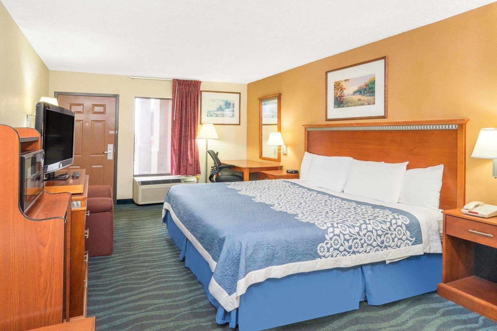 Days Inn By Wyndham Oak Grove/Ft. Campbell Exterior photo