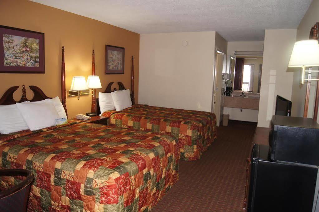 Days Inn By Wyndham Oak Grove/Ft. Campbell Exterior photo